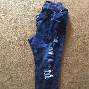Old Navy Maternity distressed jeans (short)